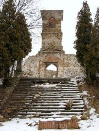 Schodiště: Nejstarší dochovaný objekt města Karlovy Vary. Vznikl patrně ve 2. pol. 13. stol. v rámci kolonizace.