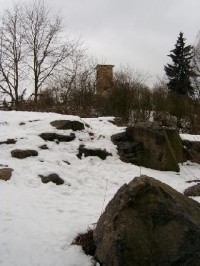 Zimní: Nejstarší dochovaný objekt města Karlovy Vary. Vznikl patrně ve 2. pol. 13. stol. v rámci kolonizace.
