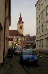 Průhled na kostel: Kostel Nanebevstoupení Páně, Karlovy Vary, Stará Role