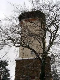 Diana 4: Vyhlídková věž Diana je 35 m vysoká rozhledna, z níž lze shlédnout nejen celé lázeňské město, ale i vrcholky Krušných hor. Byla postavena v letech 1913-14 v návaznosti na zřízení pozemní lanové dráhy.
