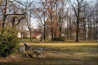 Park 51: Tento zámecký park se vyznačuje velmi starými a cennými stromy, dříve to byly především prastaré duby. Jeden z nich, tzv Körnerův je starý až 1000 let. Ještě počátkem minulého století tu stáli tři takoví velikáni, které básník Theodor Körner