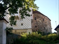 Arkýř a zeď zámku: Stará a nová část zámku