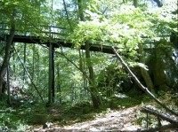 Mostek u Lopaty: mostek,vedouci ke zricenine (primo u zriceniny)