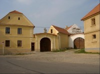 Obec Dobrovíz: Seskupení barokních stavení