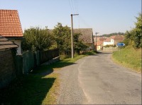 Křižovatka: severovýchodní část obce a cesta na Příkosice a Mirošov