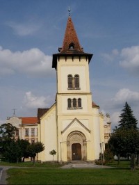 Kostel sv. Václava: Novorománský kostel sv. Václava byl postaven na počátku 20. století a slavnostně vysvěcen byl v roce 1913. 