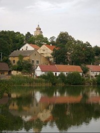 Panorama: Svojšický rybník a kostel Sv.Václava