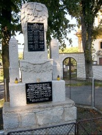 Památník: Památník obětem válek - u kostela