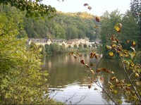 Lázně o řeka: řeka Ohře a lázeňské domy