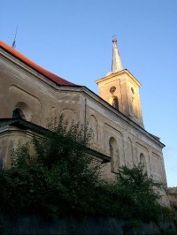 Kostel v Radošově: První zmínka je z roku 1352 a byl zasvěcen sv. Václavovi. 
