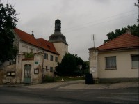 Zámek v Dolních Břežanech