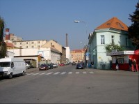 Žižkova ulice: průhled Žižkovou ulicí na Komenského náměstí
