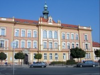 Komenského náměstí: budova Základní školy na Komenského náměstí