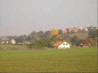 Panorama obce: pohled ze západu