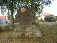 Památník v obci