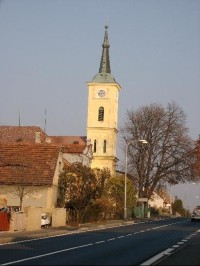 Kostel Cyrila a Metoděje: Bývalý evangelický kostel, dnes pravoslavný, postavený v letech 1901-2 v pseudorománském slohu. Dominanta obce. Dodnes slouží k mším a modlitbám. 