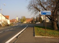 Kostel Cyrila a Metoděje s areálem fary: Bývalý evangelický kostel, dnes pravoslavný, postavený v letech 1901-2 v pseudorománském slohu. Dominanta obce. Dodnes slouží k mším a modlitbám. 