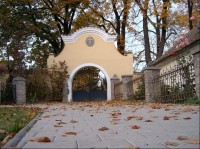 Brána ke kostelu: Brána k zahradě kostela sv. Mauricia