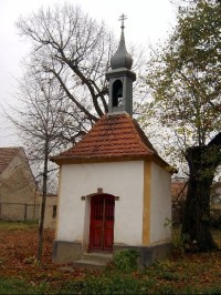 kaplička v obci