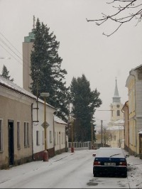 Prokopská ulice: V popředí Sbor Mistra Jakoubka ze Stříbra a v dáli kostel Sv.Vojtěcha - Březové Hory v Příbrami.
