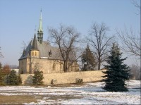 Sv.Petr: Původně románský kostel svatého Petra byl ve 14. století přestavěný.