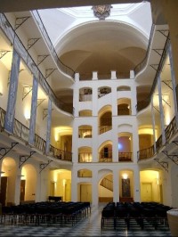 Interiér muzea: Sídlo Českého muzea hudby se nachází v bývalém barokním kostele sv. Máří Magdaleny na Malé Straně.