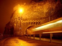 Tunel pod Vyšehradem: Do konce minulého století muselo se do Prahy jezdit oklikou po dosti příkré silnici k Pankráci (peší se nechali převážeti pod Vyšehradem), než prokopán byl Vyšehradský tunel