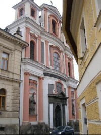 Kostel Sv. Jana Nepomuckého - průčelí