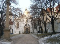 Průčelí kostela