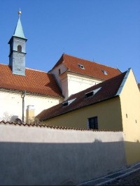 U zdi kláštera