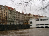 Mánes a rozvodněná Vltava