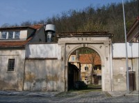 Brána k usedlosti: Brána k usedlosti ve Zbraslavské ulici