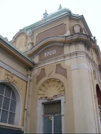 Detail zdobené budovy