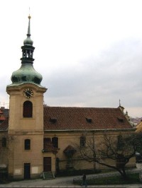 Kostel sv. Mikuláše: Postaven v barokním slohu roku 1704 na místě románského kostelíka, připomínaného již roku 1028. V roce 1896 byl přestavěn, došlo k jeho prodloužení a byl opatřen novým průčelím. 