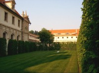 Zahrada u Valdštejnského paláce