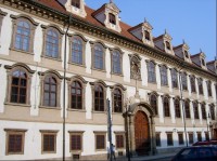 Valdštejnský palác z Valdštejnského náměstí