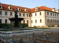 Valdštejnský palác a fontána