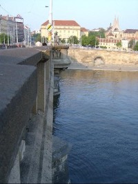 Pohled z mostu na východ