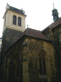 Kostel Sv. Martina ve zdi v Praze: Kostel sv. Martina ve zdi v roce 1678 vyhořel a horní část věže byla po požáru přestavěna. Z dalších stavebních úprav je význačnější ještě zřízení barokního portálu na severní straně (do ulice) v roce 1779. Krátce n