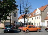 Náměstí a kostel: náměstí a kostel sv. Jana Nepomuckého