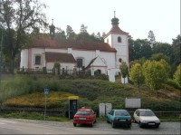 Kostel a hřbitov