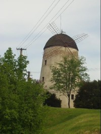 větrný mlýn z r. 1356