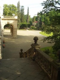 Podzámecká zahrada - kamenné schodiště