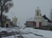 kaplička a zvonička