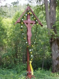 kříž u nádrže za kostelem