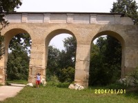 Lednice - zámecký park, římský akvadukt