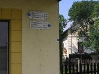 Rozcestí v obci Blažkov