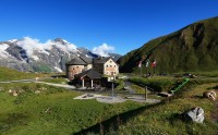 Haus Alpine Naturschau v nadmořské výšce 2.260 m.  Rakousko - Grossglockner   Hochalpenstrasse  NP  Vysoké Taury léto 2014