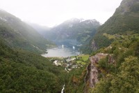 Parkoviště Flydalsjuvet - výhled na Geirangerfjord