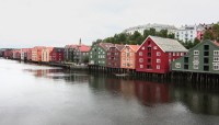Trondheim - řeka Nidelva - staré přístavní sklady z 18./19. stol.